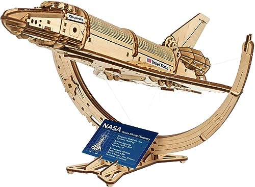 UGEARS NavLETTE Spatiale Discovery de la NASA - Maquette en Bois à Construire pour Adultes Passionnés d'Espace - Échelle